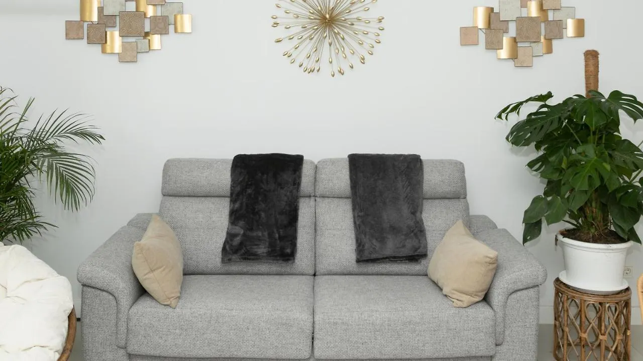 Apartamento De 1 Dormitorio Con Piscina Y Gimnasio Comunitarios Estepona