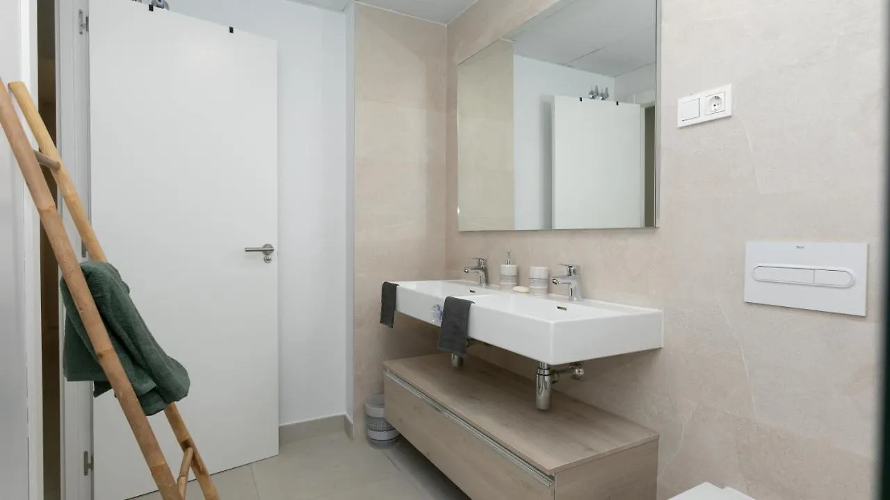 Apartamento De 1 Dormitorio Con Piscina Y Gimnasio Comunitarios Estepona Apartment