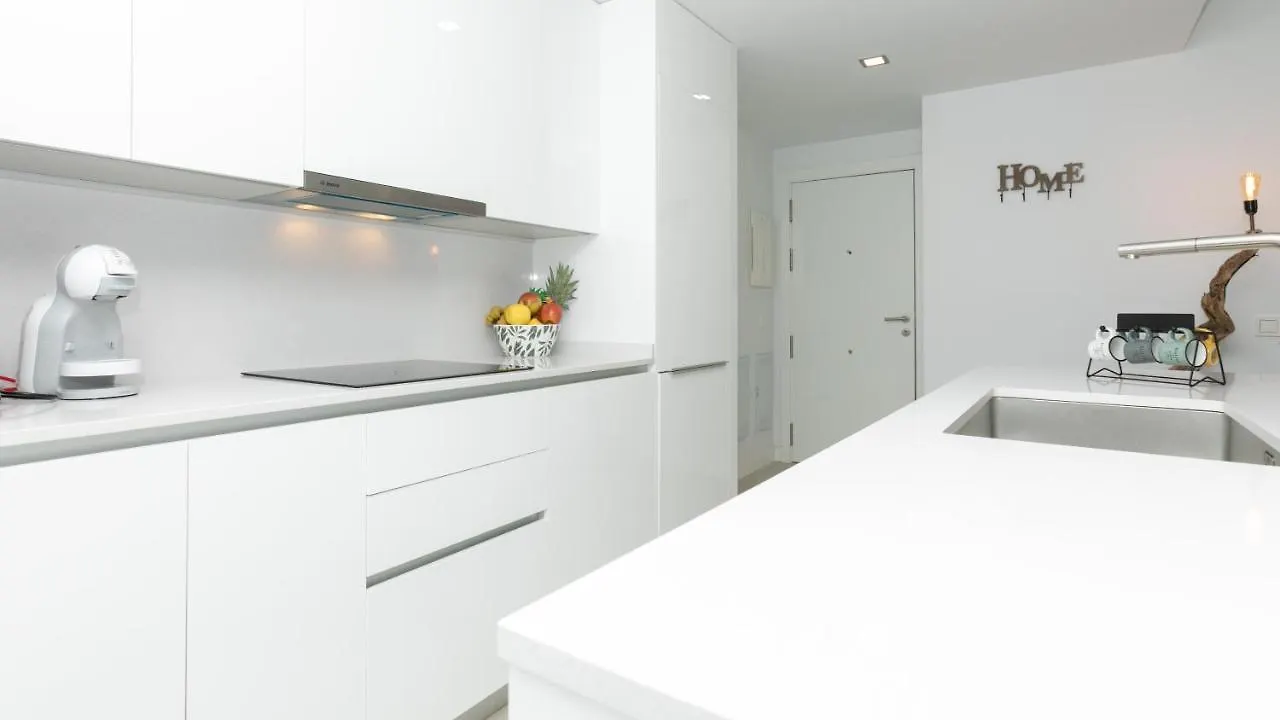 Apartamento De 1 Dormitorio Con Piscina Y Gimnasio Comunitarios Estepona
